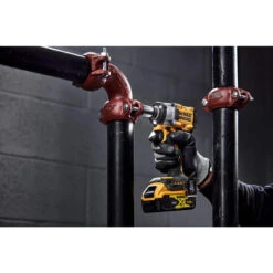 DeWALT DCF921H2T-GB 18V XR Brushless 1/2” Compact Impact Wrench 2 X 5Ah Powerstack Battery Kit 5 DeWALT DCF921H2T-GB 18V XR Brushless 1/2” Compact Impact Wrench 2 X 5Ah Powerstack Battery Kit -Power Tool Store DCF921H2T GB 3 82922.1714474258