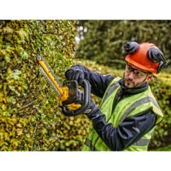 DeWALT DCMHT563P1 18V XR 55cm Hedge Trimmer 1x 5Ah Battery Kit -Power Tool Store DCMHT563P1 GB 2 98272.1712056179