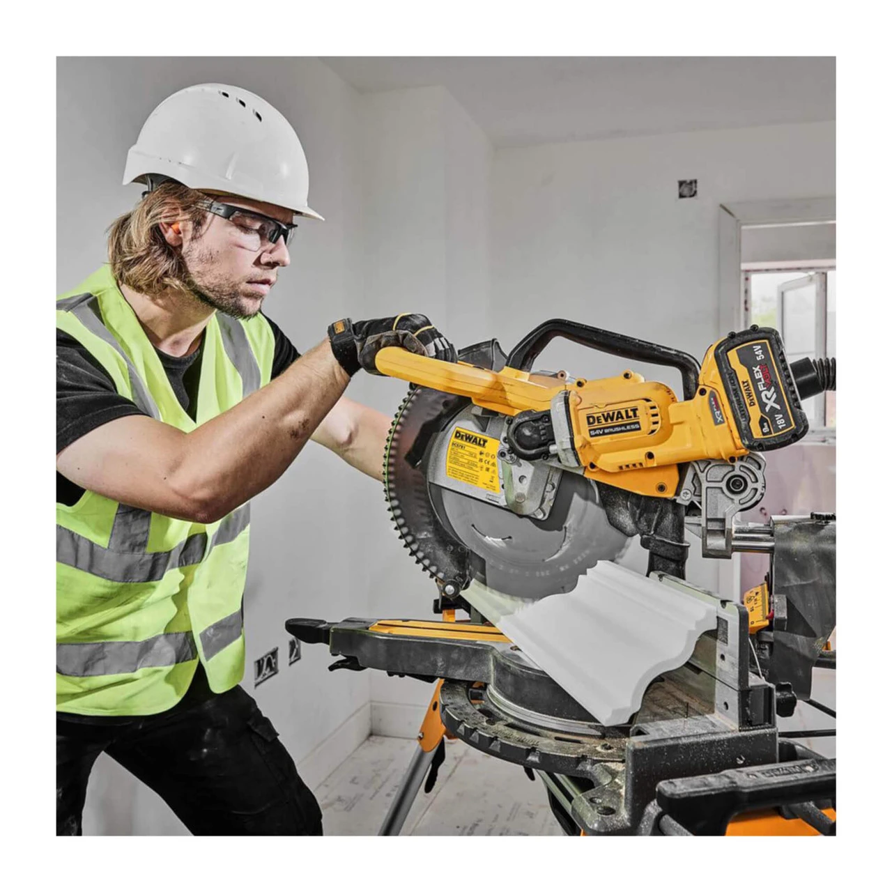 DeWalt DCS781 54V XR FLEXVOLT Brushless 305mm Slide Mitre Saw 2 X 9.0Ah Kit 3 DeWalt DCS781 54V XR FLEXVOLT Brushless 305mm Slide Mitre Saw 2 X 9.0Ah Kit - Image 3