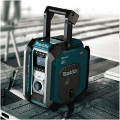 Makita MR007GZ DAB+ Radio Bluetooth Compatible Body Only -Power Tool Store MR007GZ 4 63621.1716624118